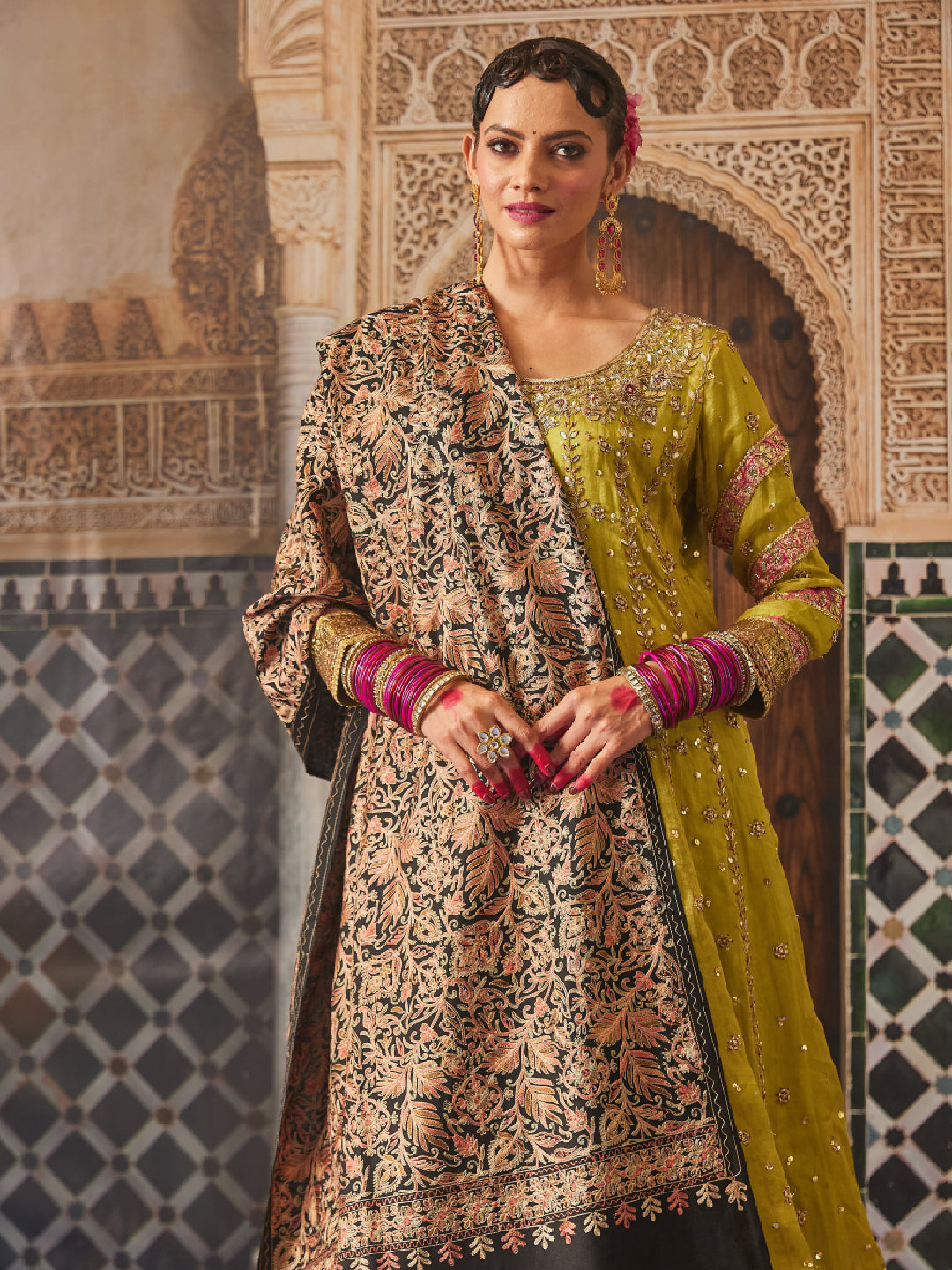 Gift Box of Aangan Wool Blend Nalki Embroidered Stole (Size: 71x203 CM)