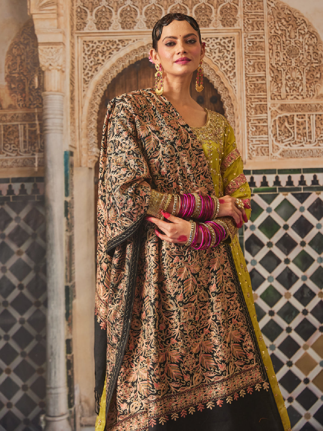 Gift Box of Aangan Wool Blend Nalki Embroidered Stole (Size: 71x203 CM)