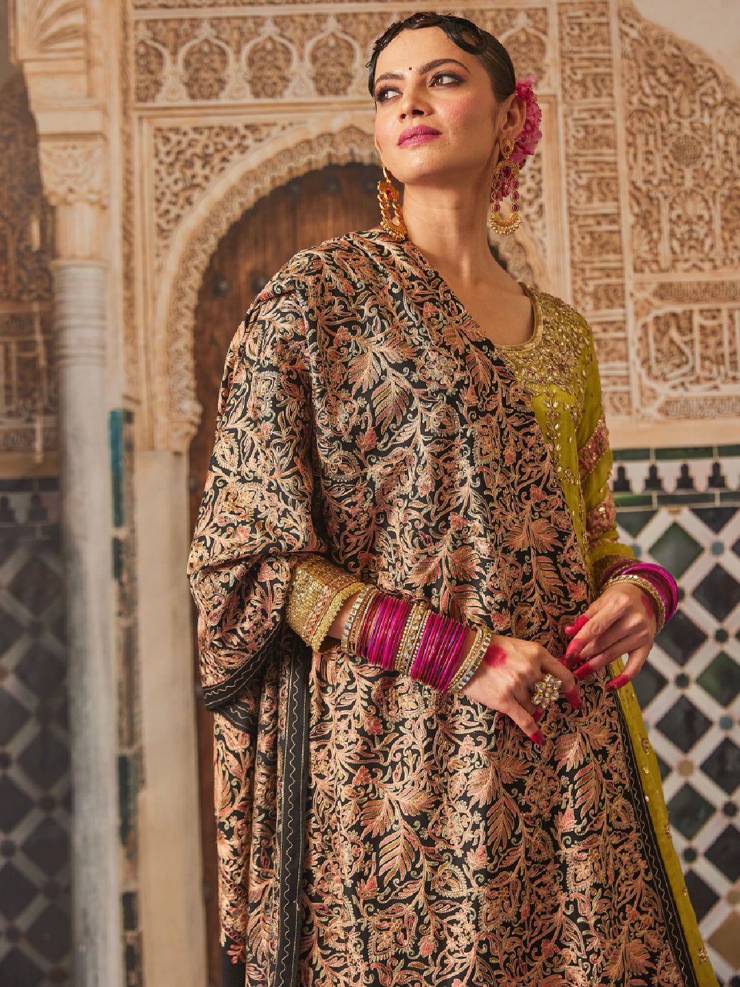 Gift Box of Aangan Wool Blend Nalki Embroidered Stole (Size: 71x203 CM)
