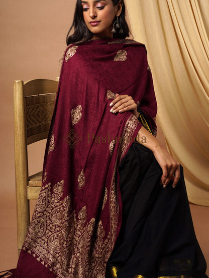 Gift Box of Shalimaar Kashmiri Aari Embroidery Stole (Size: 71X203 CM)